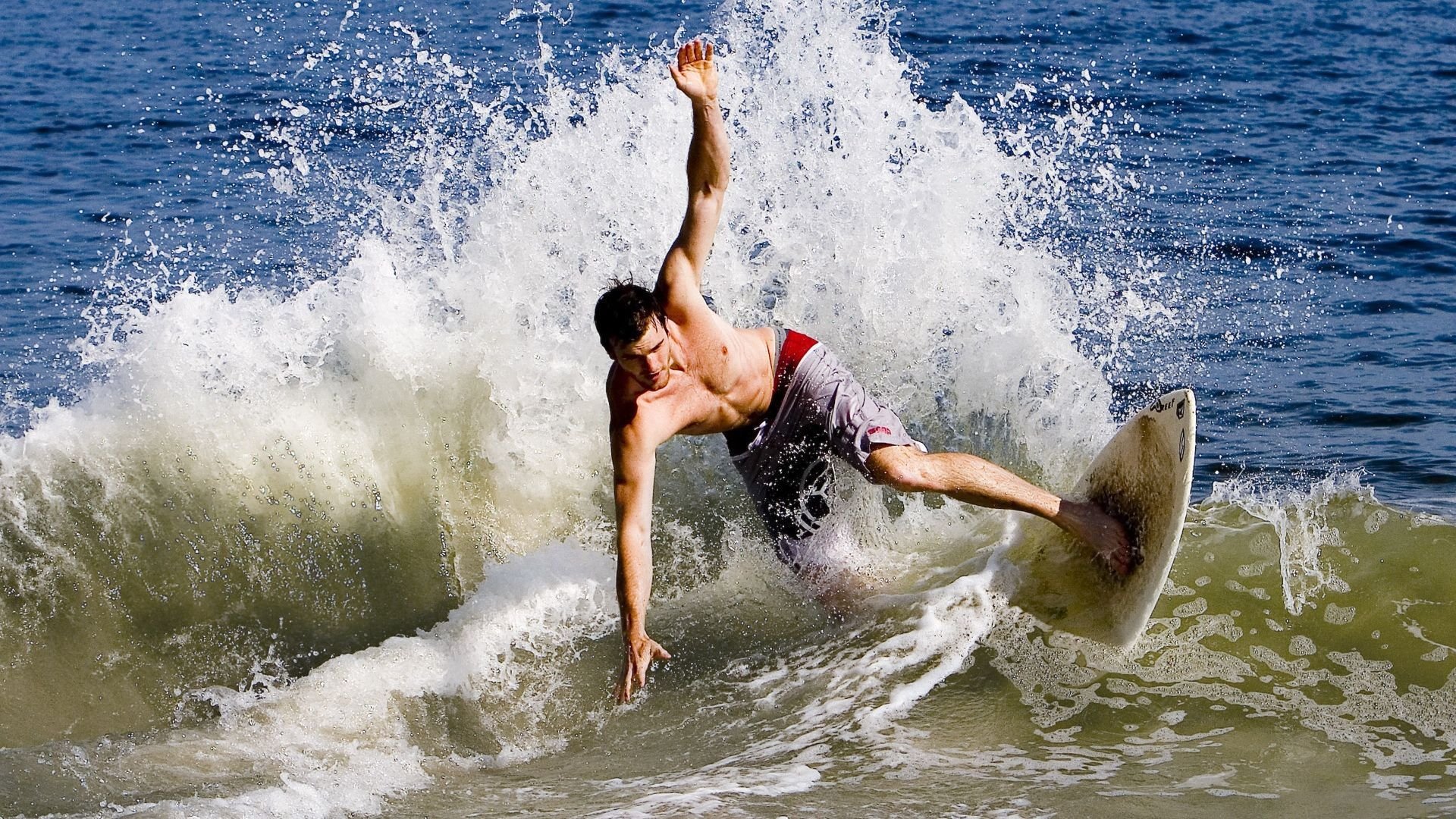 全国田径锦标赛跳远项目再创佳绩 新星闪耀老将坚守