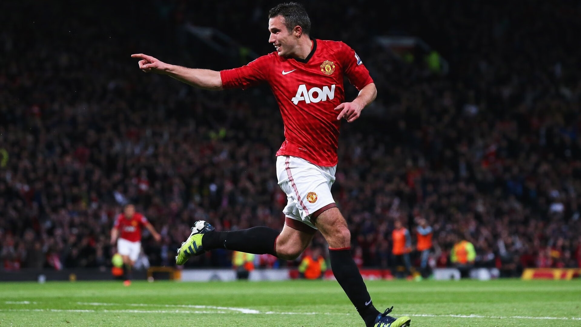 欧洲足坛转会市场风云再起,豪门争抢新星,天价交易频现